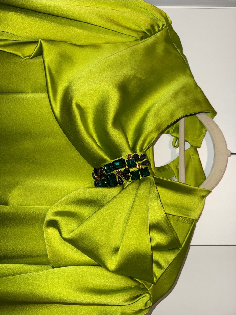 Elegant Long-Sleeve Maxi Dress with Statement Bow in Lime Green - Picture 2 of 2